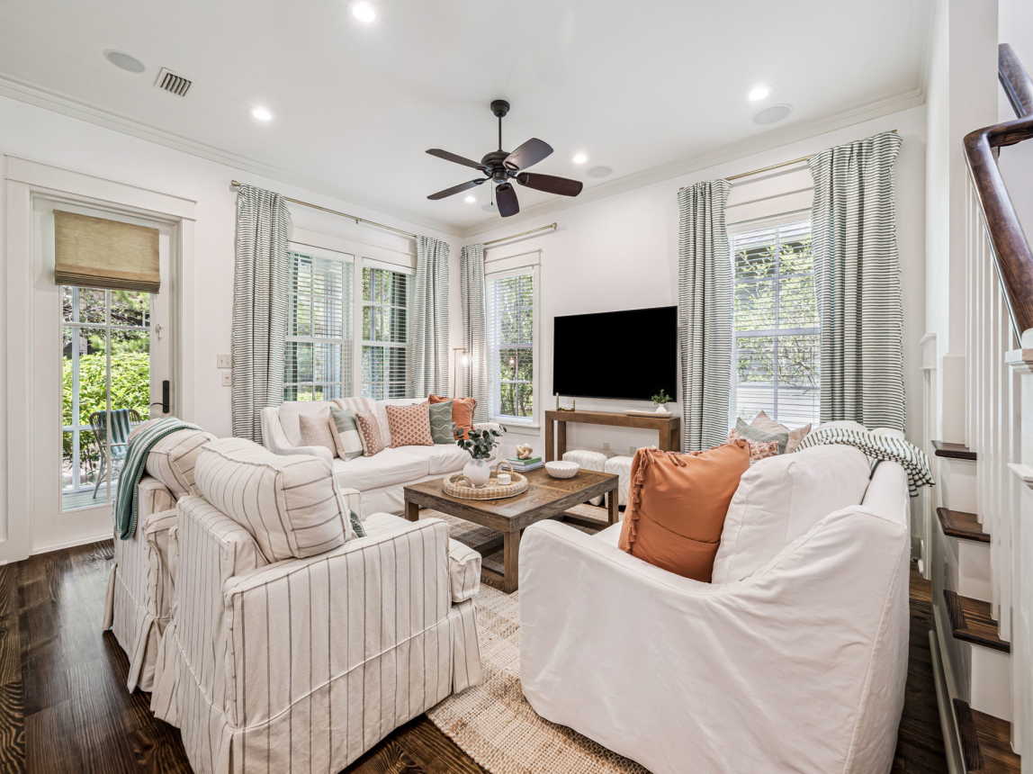 Spacious Living Area with Ample Seating!