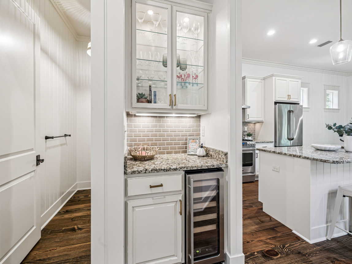 Wet Bar with Wine Cooler!
