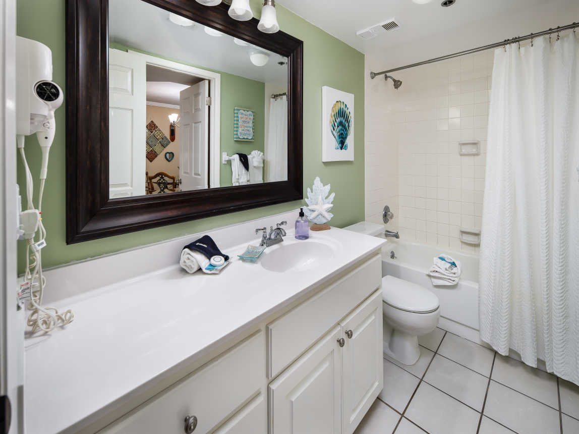 Guest bathroom with tub/shower combo