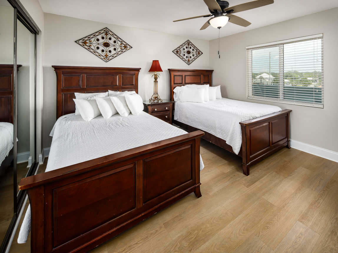 Second bedroom with two queen size beds