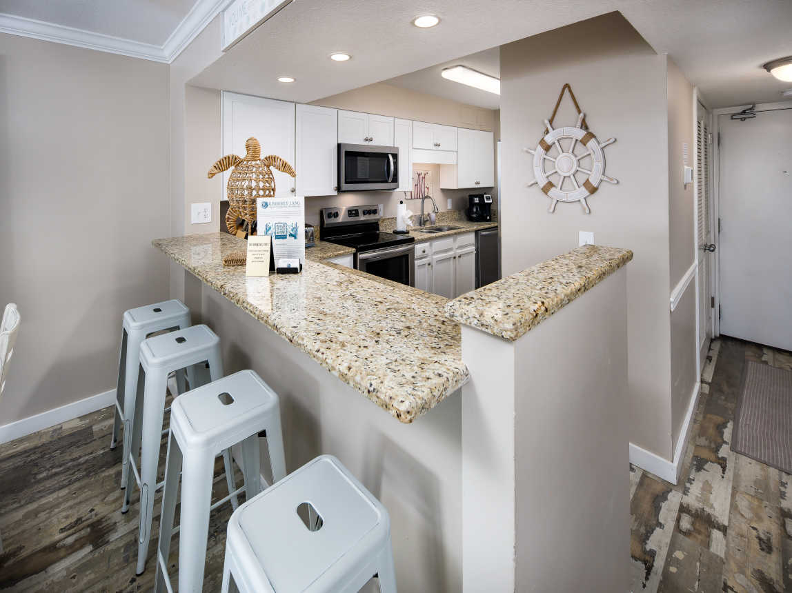 Kitchen with breakfast bar