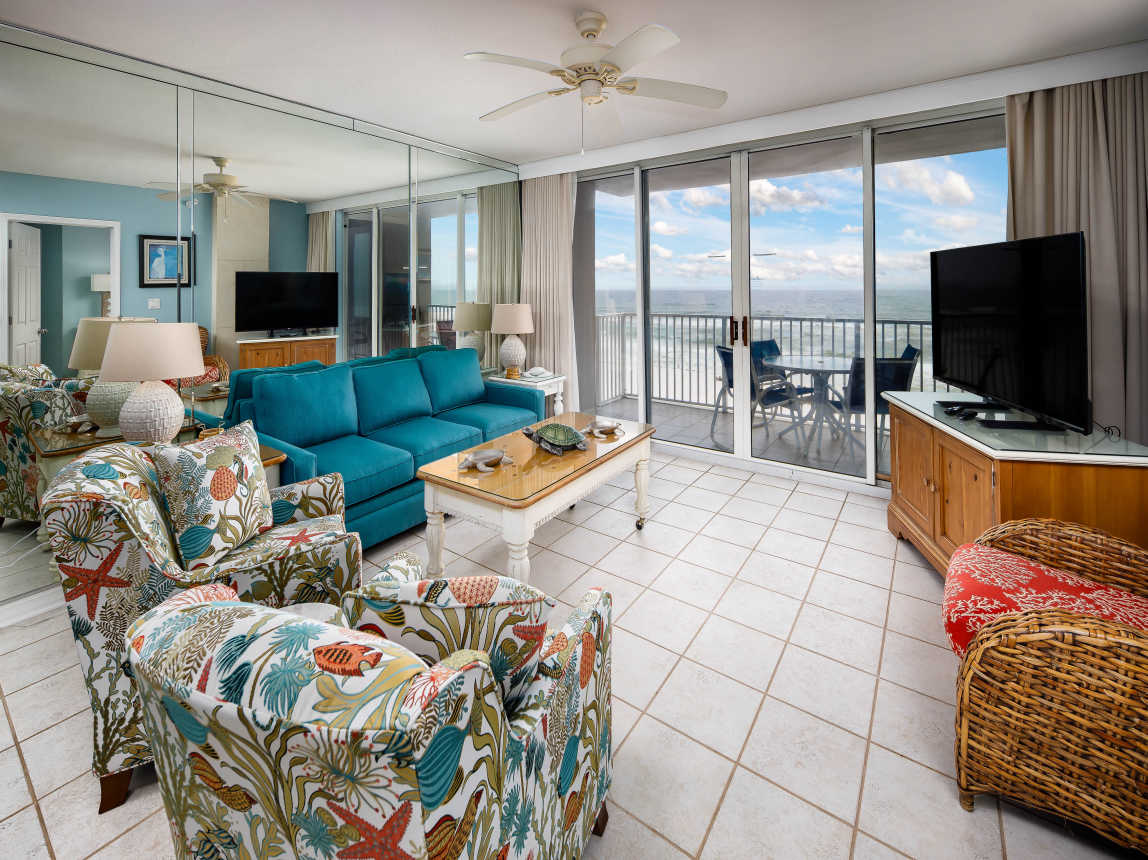 Living room with a queen size sleeper sofa