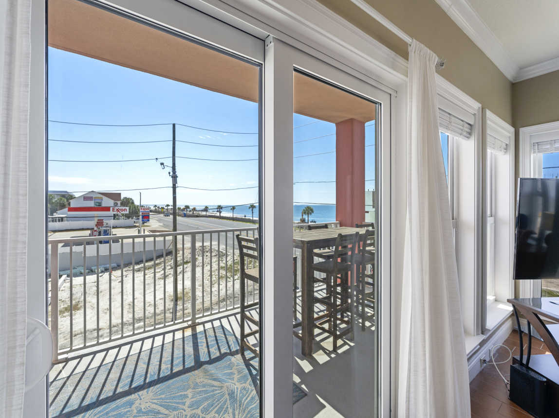 Private Gulf-View Balcony