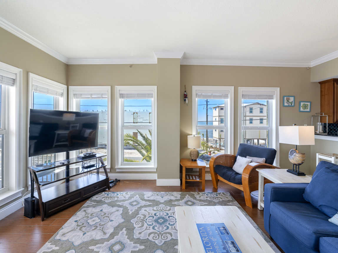 Bright & Stylish Lounge