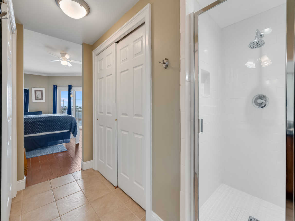 Sleek & Airy Corridor