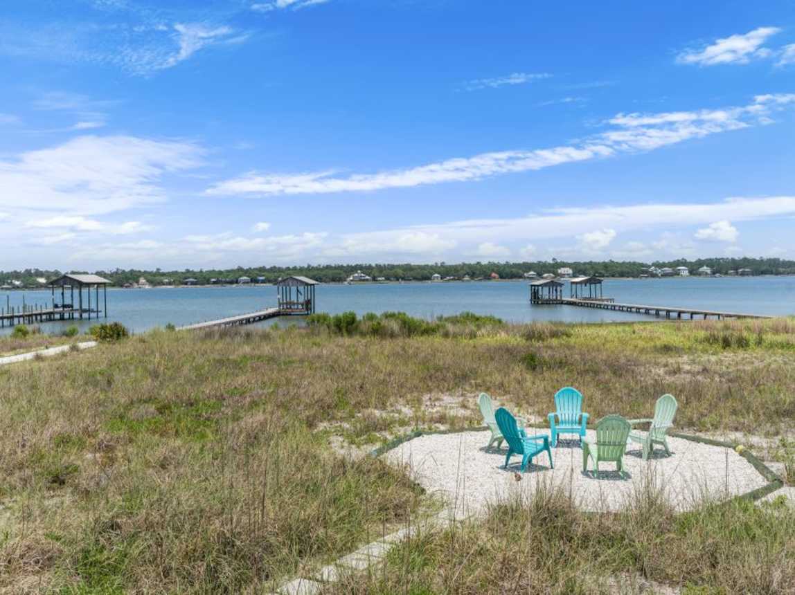 15.1 LBDAZE SITTING AREA LAGOON SIDE