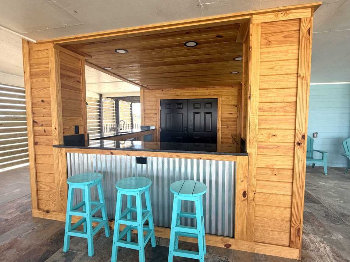 31.1 LBDAZE OUTDOOR BAR