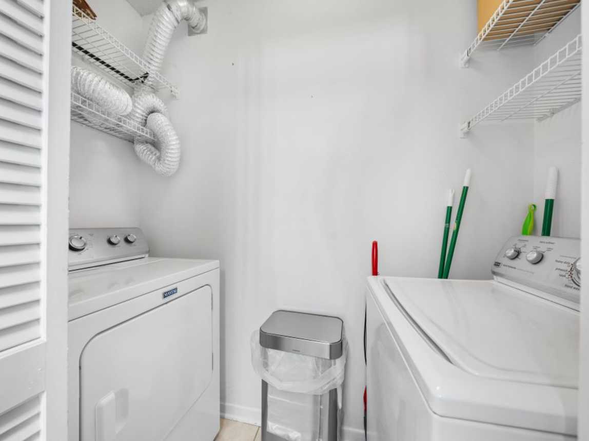 18 BD483 LAUNDRY