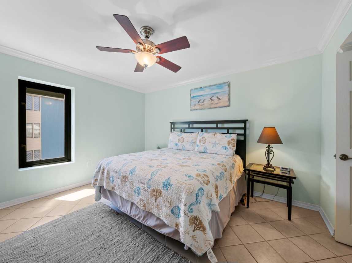 12 Island Winds 280 Primary Bedroom