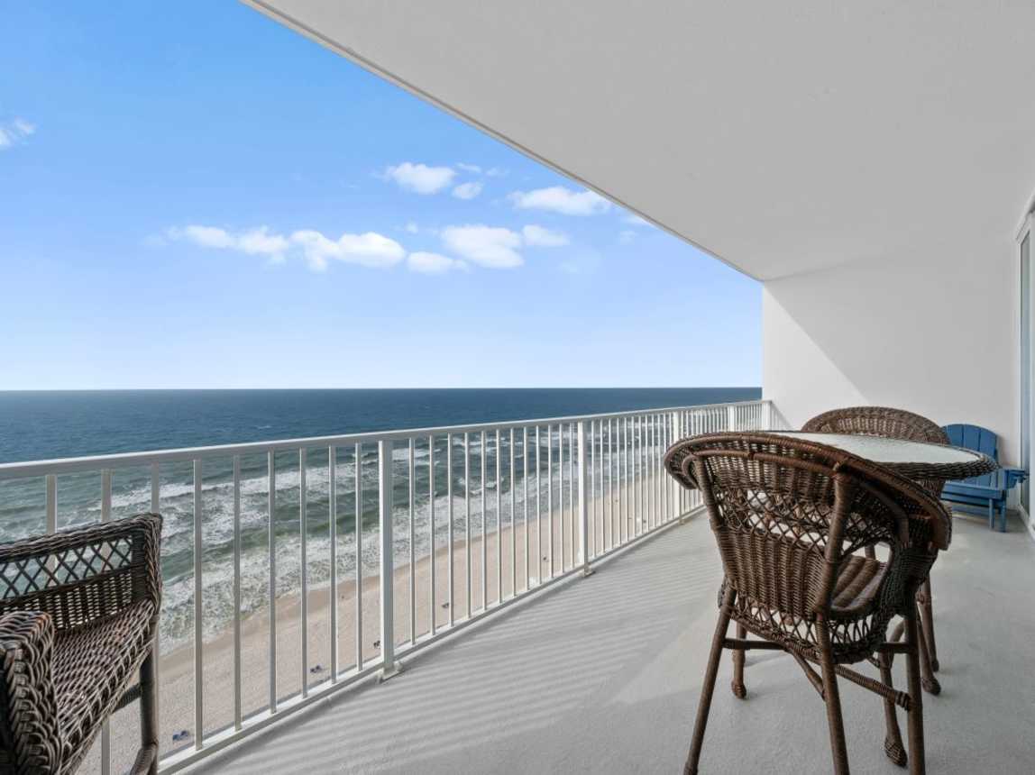 5 Lighthouse 1709 Balcony