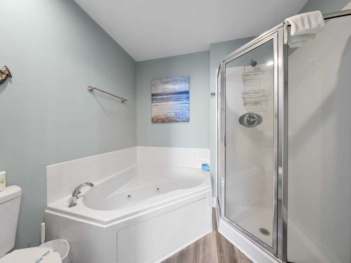 12 Lighthouse 1709 Primary Bathroom