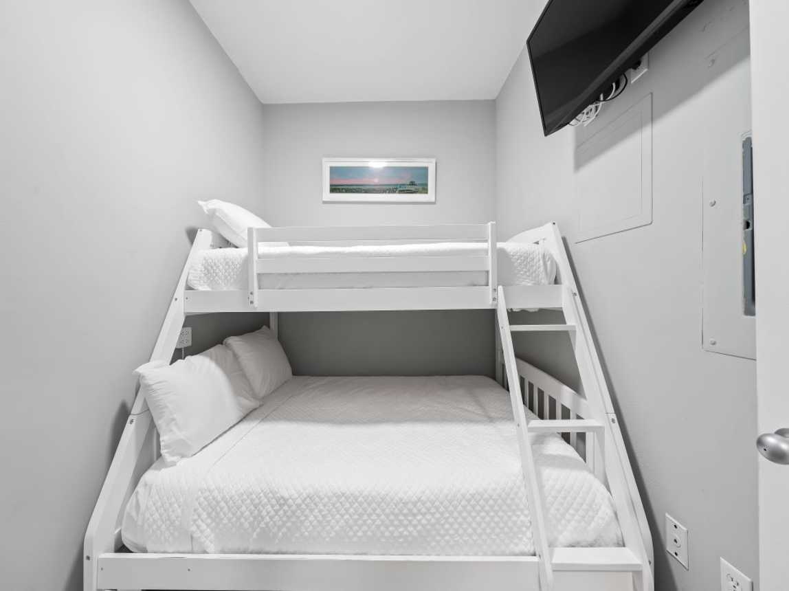 13 Lighthouse 1709 Bedroom 2