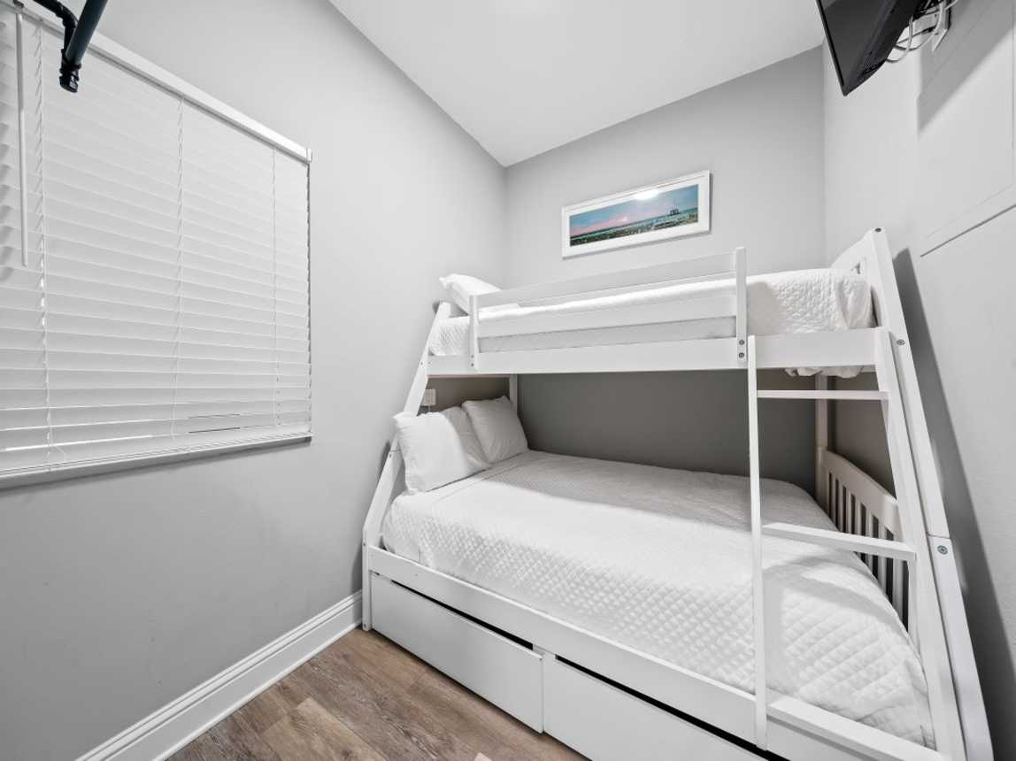 14 Lighthouse 1709 Bedroom 2