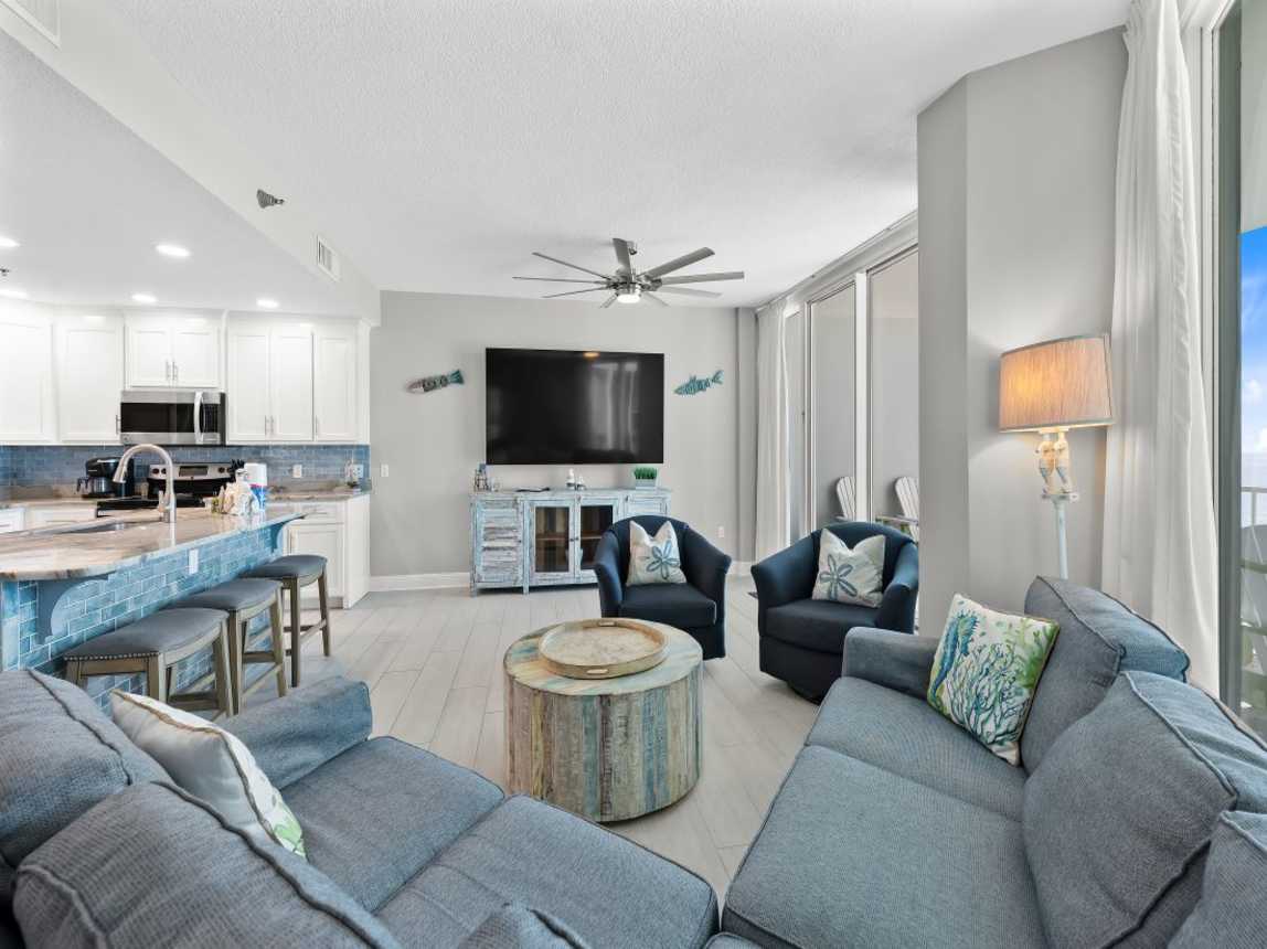 3 Lighthouse 515 Living Room