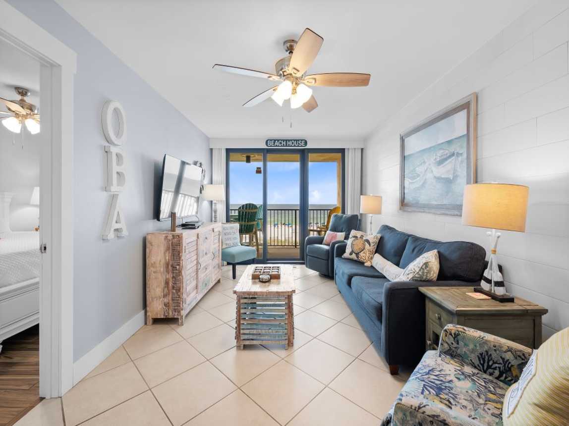 1 Phoenix I 1022 Living Room