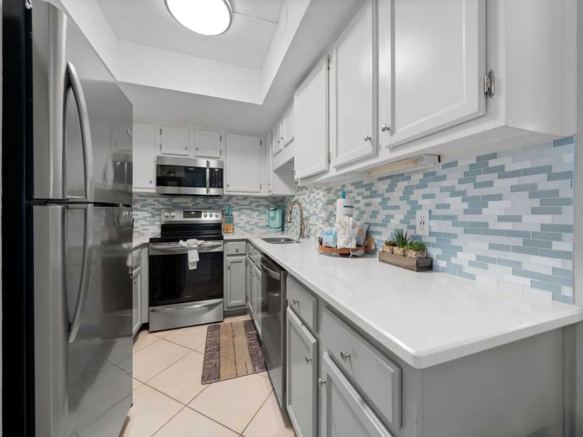 11 Phoenix I 1022 Kitchen