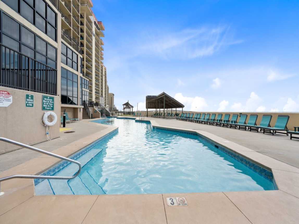 2 Phoenix I Outdoor Pool