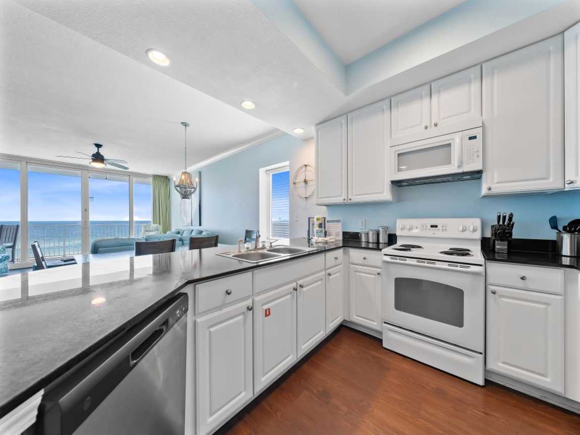 11 San Carlos 409 Kitchen