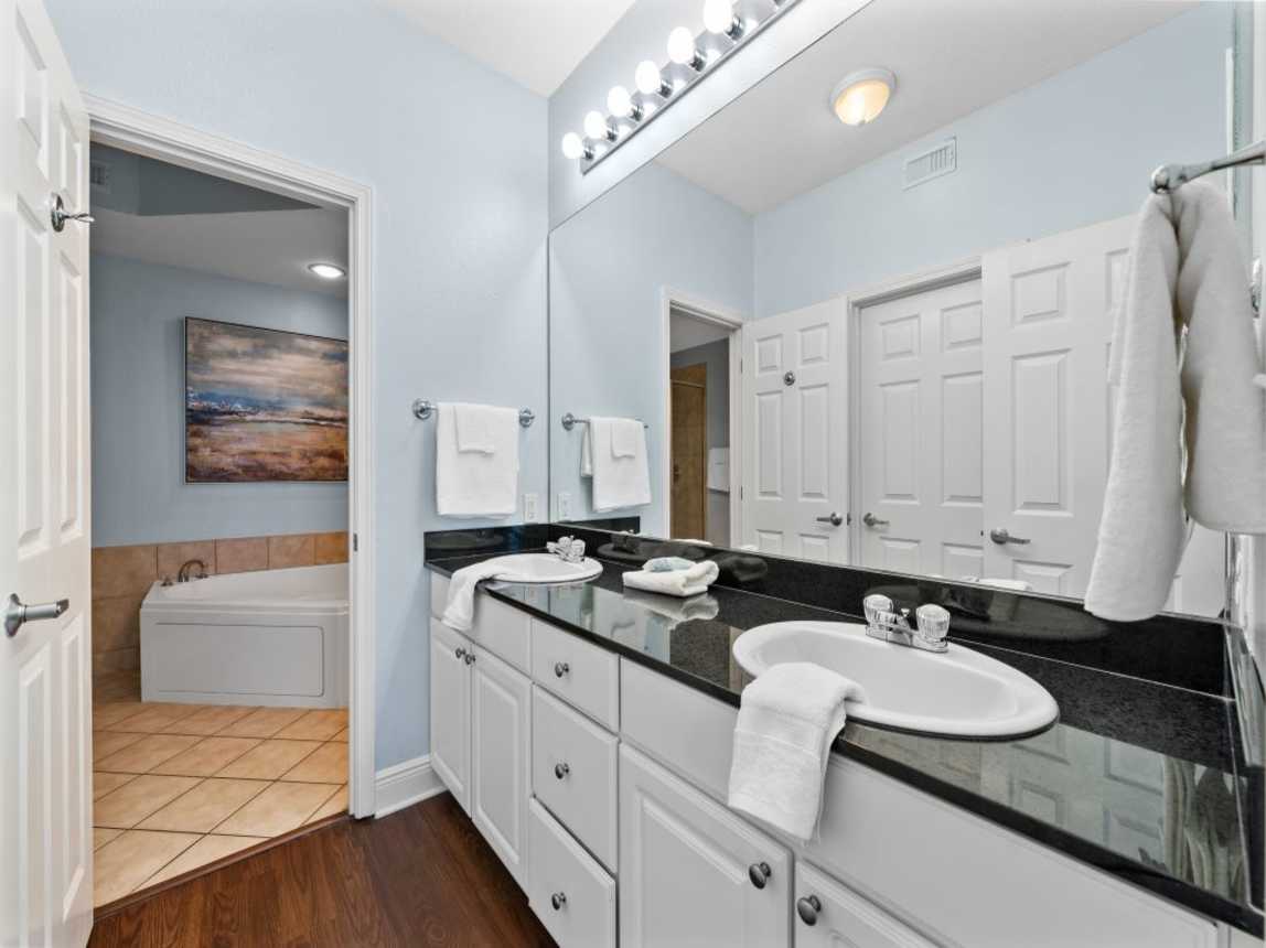 15 San Carlos 409 Primary Bathroom