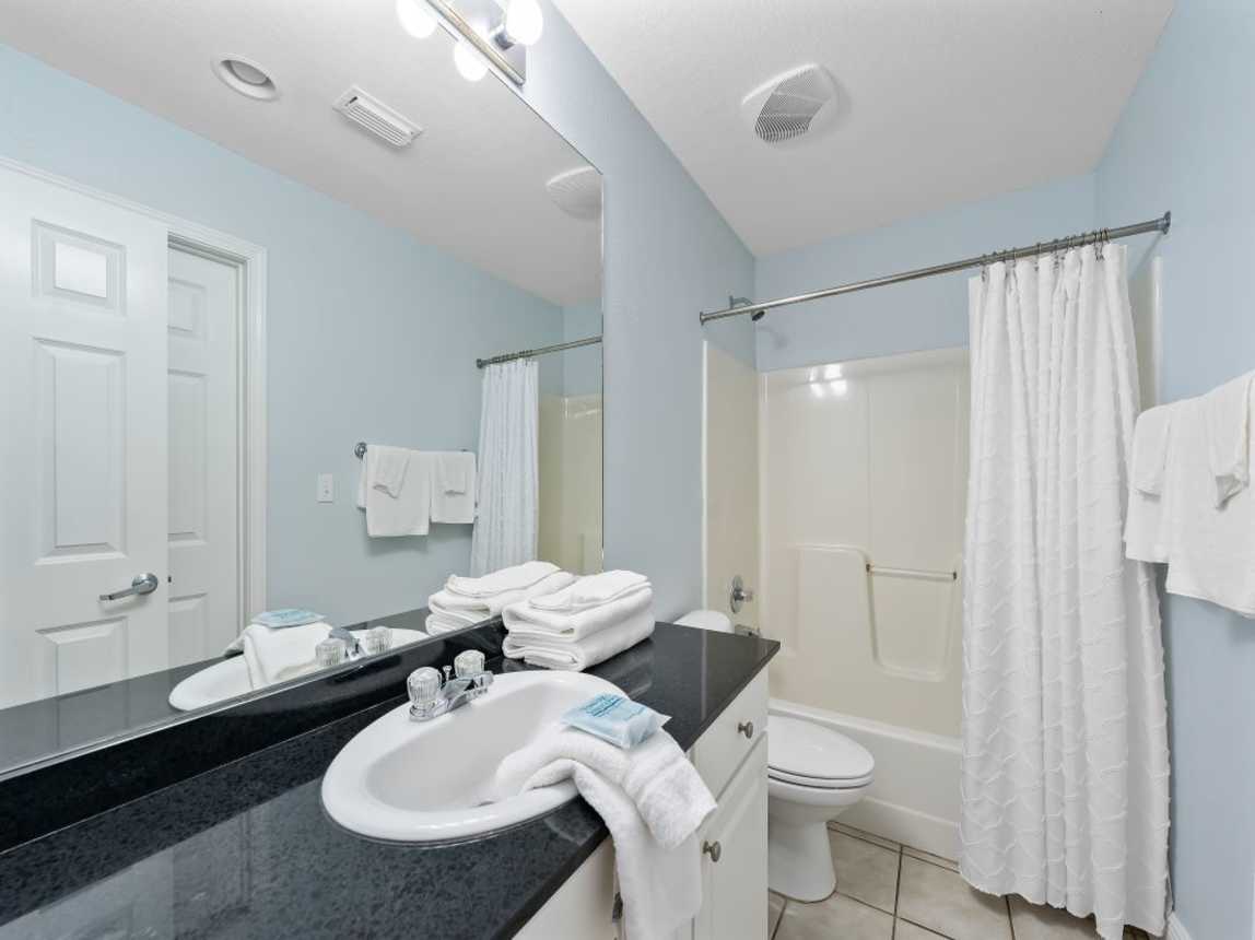 19 San Carlos 409 Bathroom 2