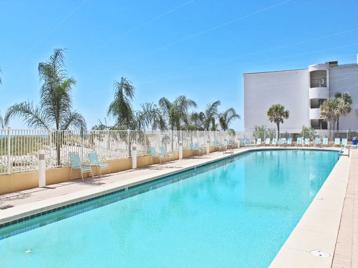 1 - Outdoor Pool with Sun Shade (3)