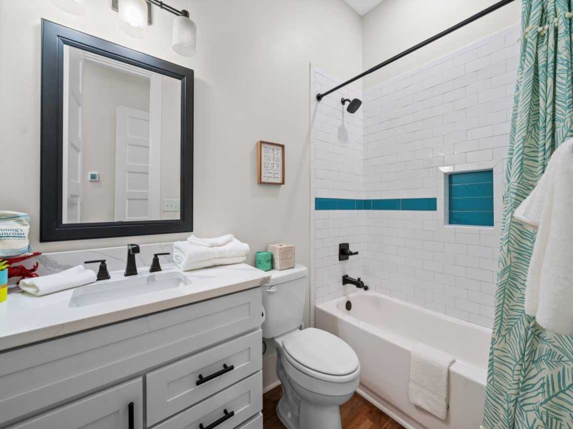 24 His & Hers Bathroom 3