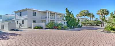 Burkes Beach Bungalow 1 blck to Rosemary, 80 steps to beach gated community