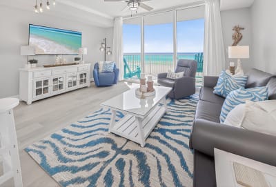 Beachfront Condo w/Free Beach Service | Bunk Room
