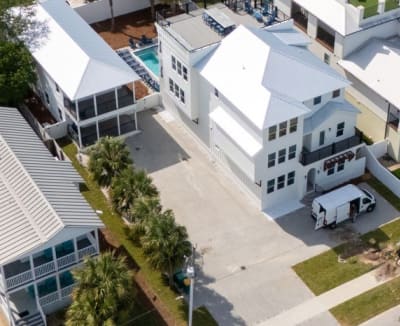The Grand: 12 Bedrooms - 20 Beds. Golf Cart Rental Avai