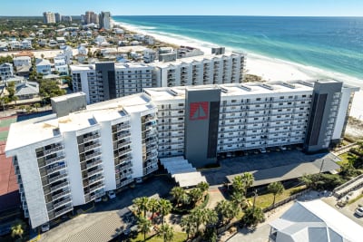 Mainsail 452 - Gulf Front Resort!