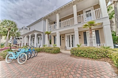 Look No Further Pool Deck House