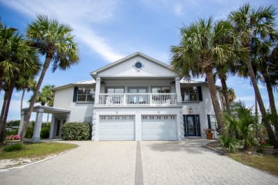 42 Palms- 5 minute walk to the beach
