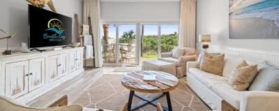 Garden Patio Setting. Spacious Living Room with tv, internet and cable. Sofa is a double sofa bed