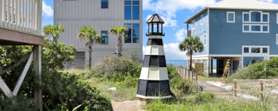 Welcome to Adventure Time! Beach View + Unique Lighthouse feature in yard