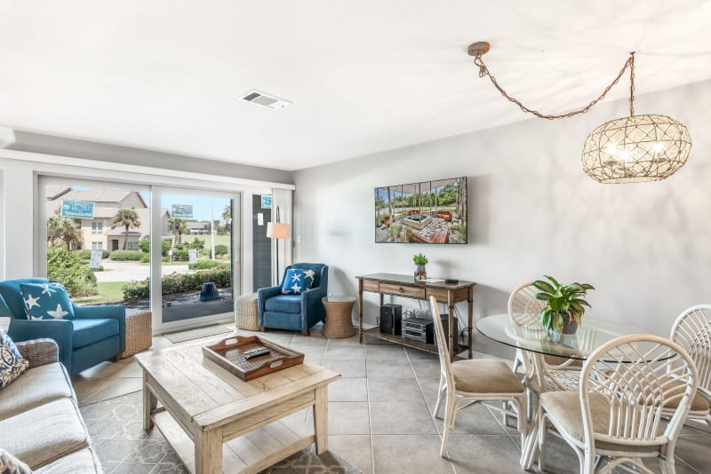 Seascape 143, EZ Beach/Pool access, 2BR/2BA