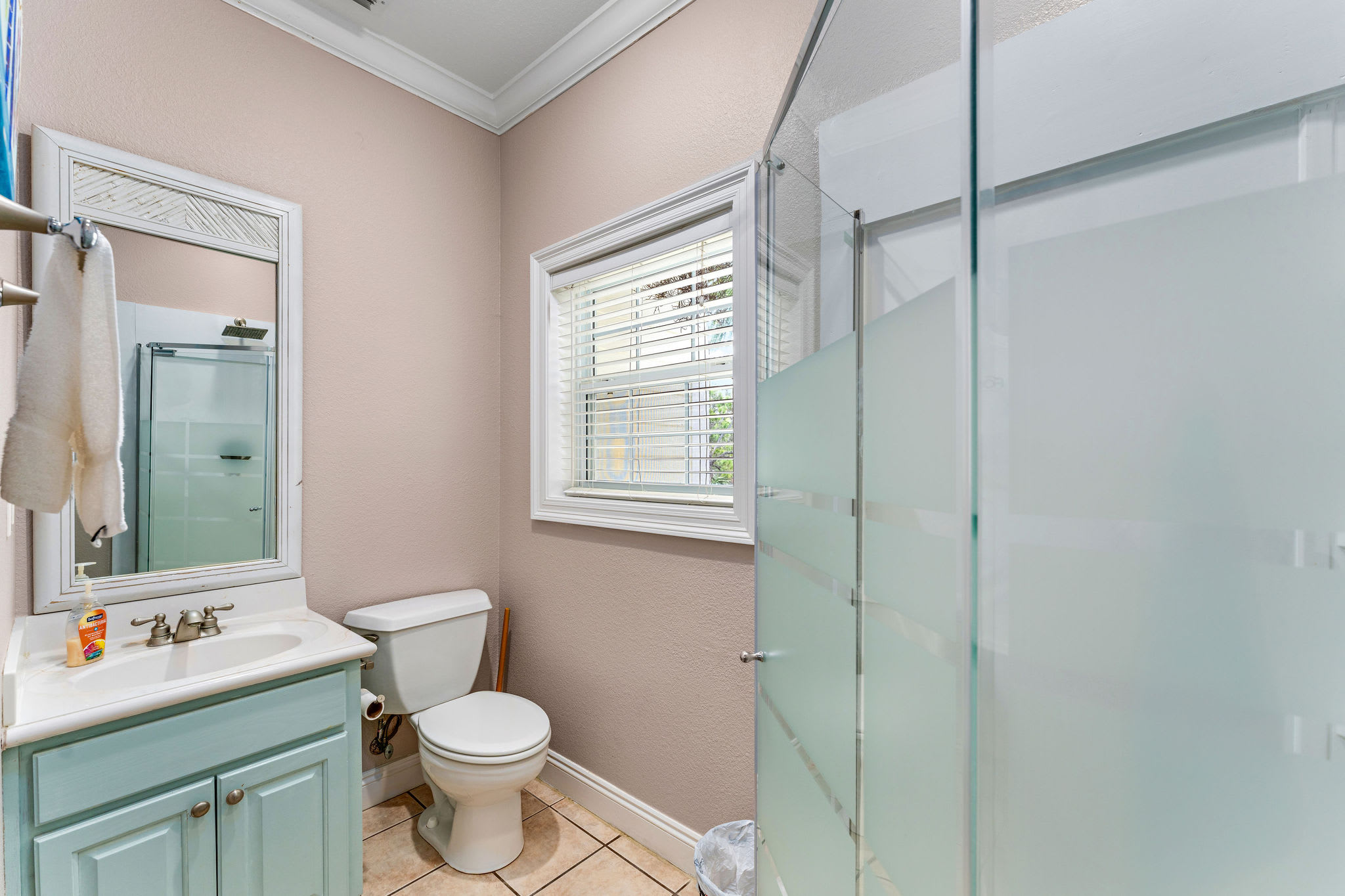 hallway batth with shower