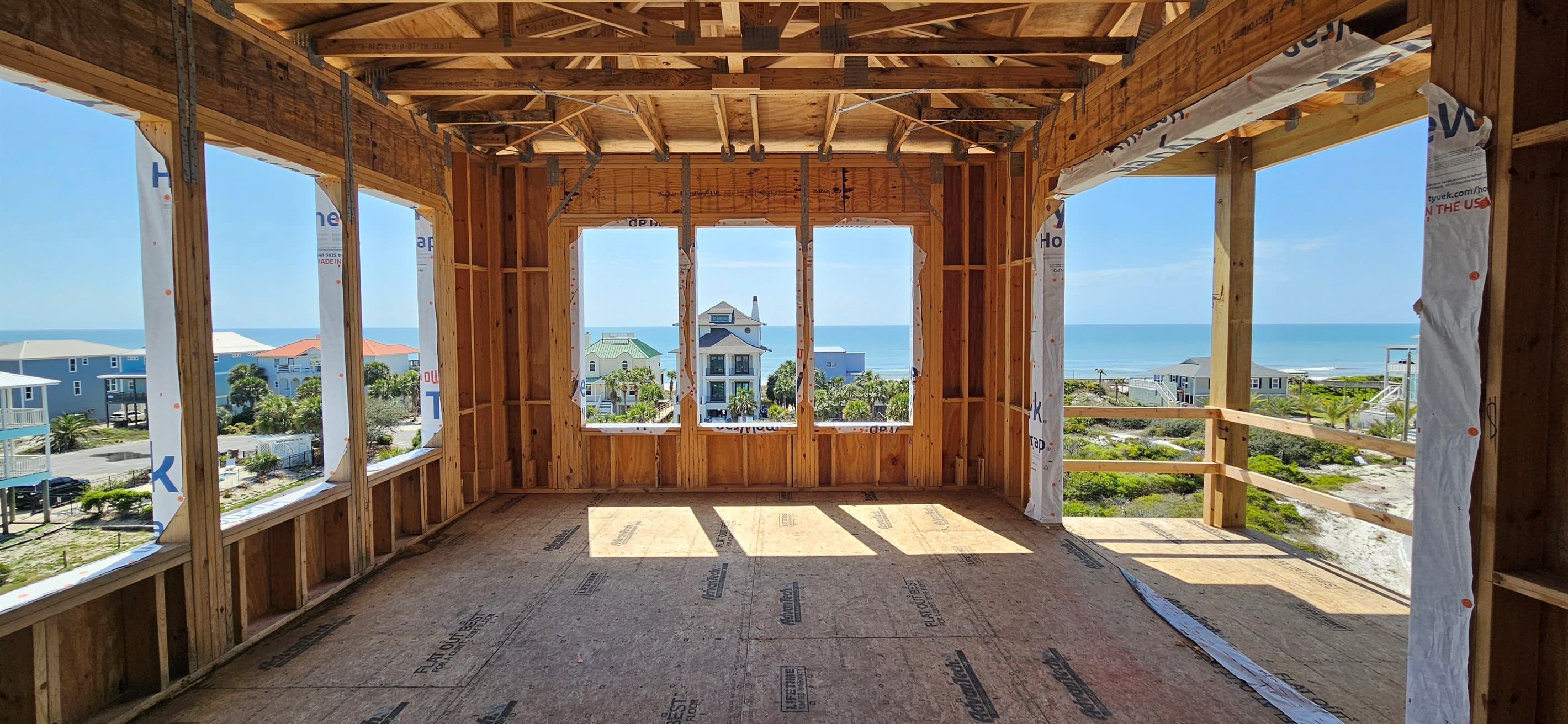 Dining Room with Balcony