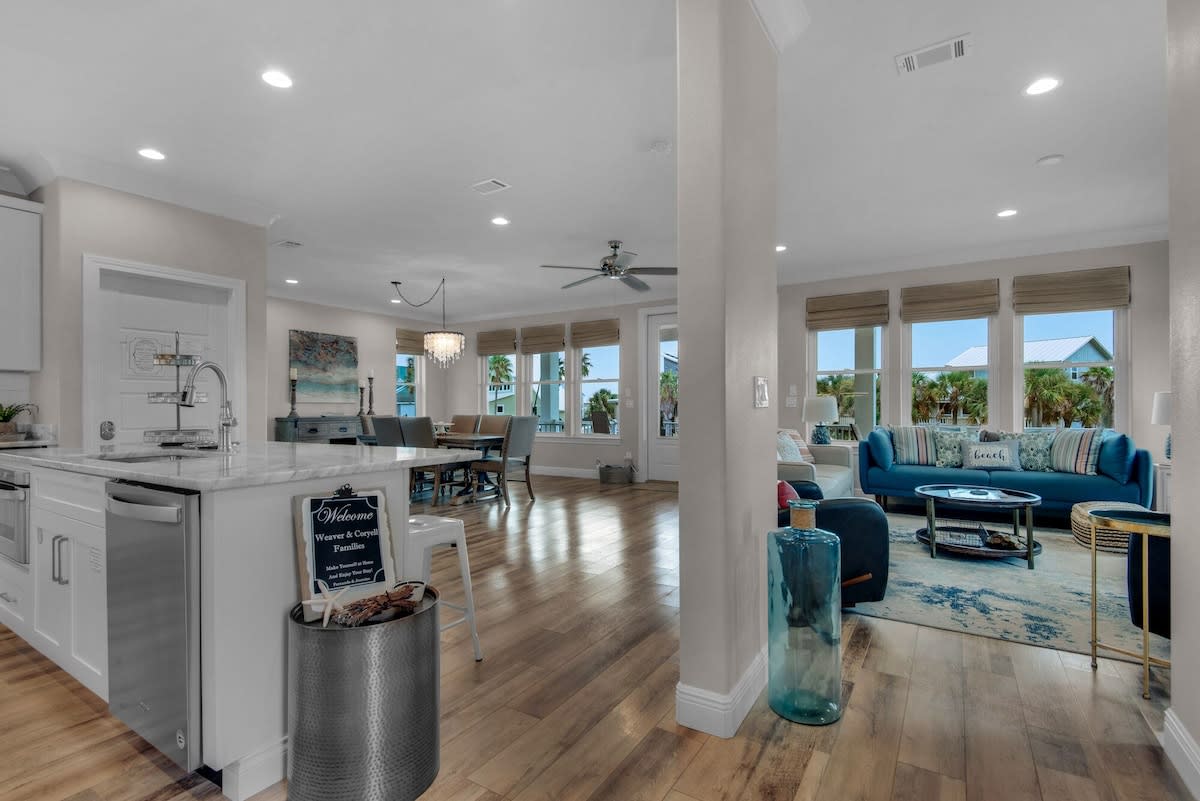 Welcome to OZ Island Retreat: New WATERFRONT Beach Retreat w/ Modern Beach Cottage Style