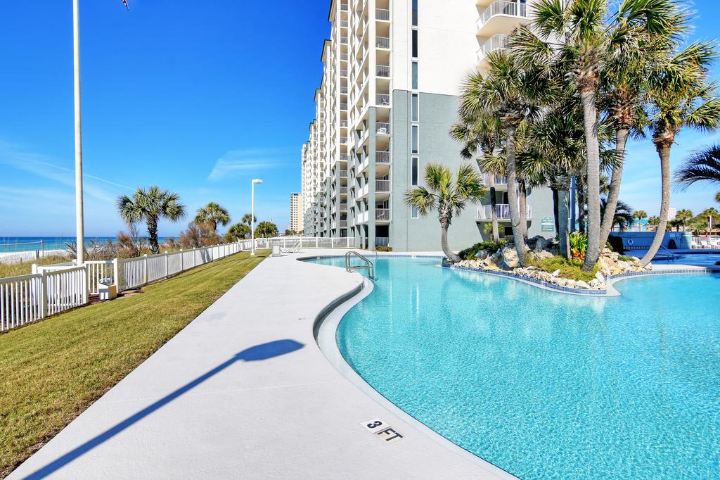 Lagoon Pool between Tower 2 and Tower 3