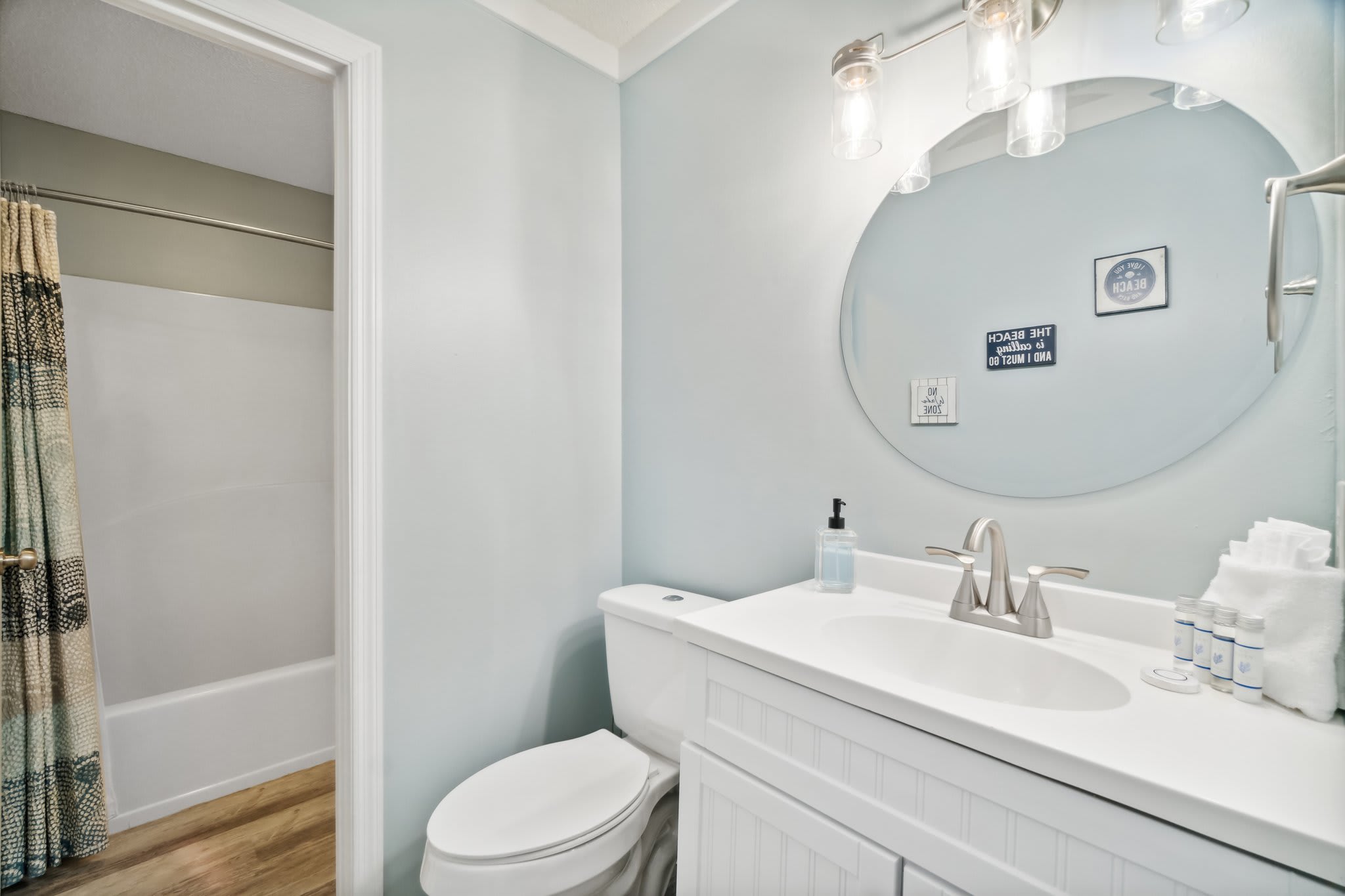 2nd full bathroom off second bedroom 2nd full bathroom off second bedroom