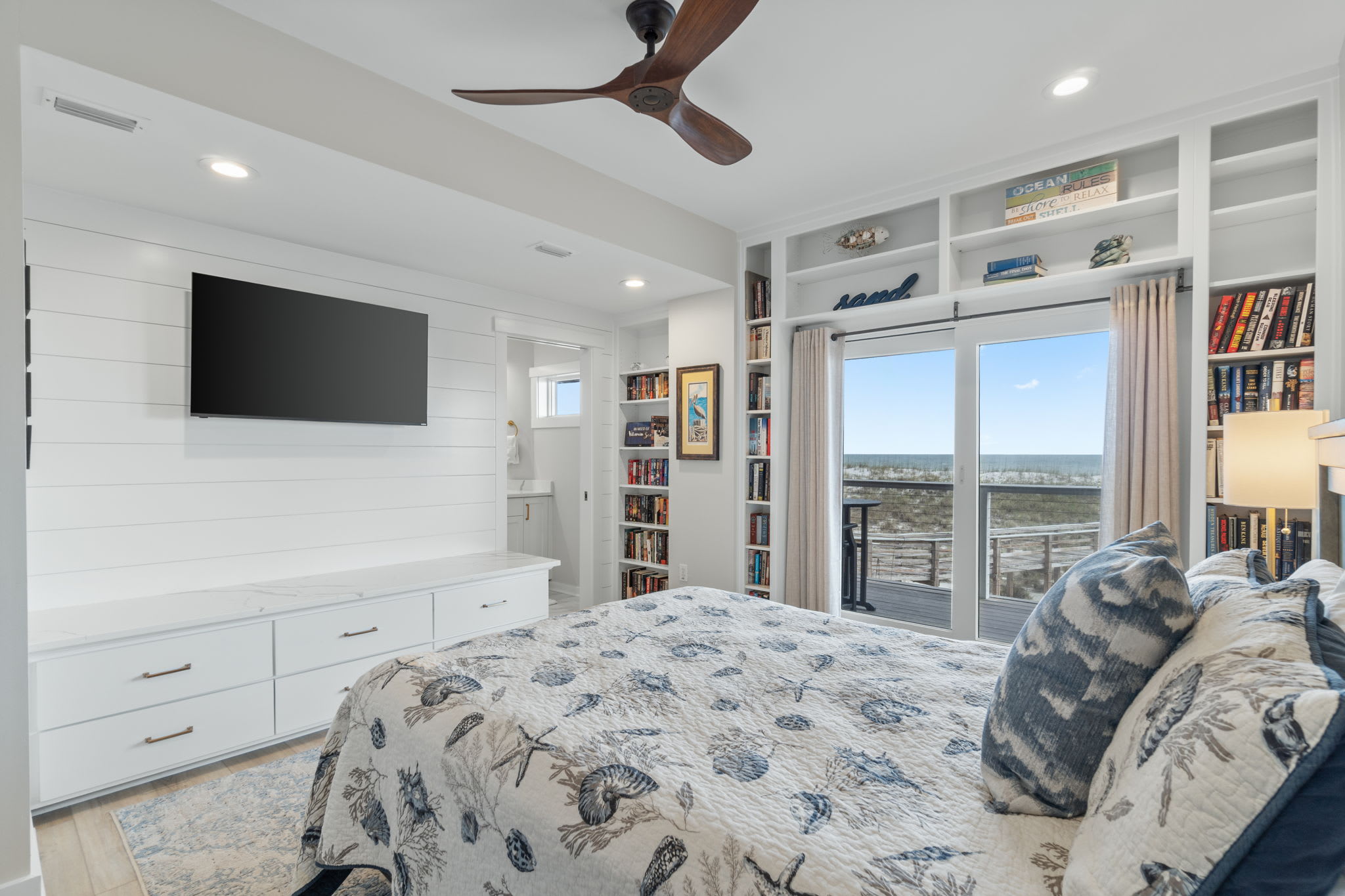 Downstairs Guest Bedroom 1 (Queen)