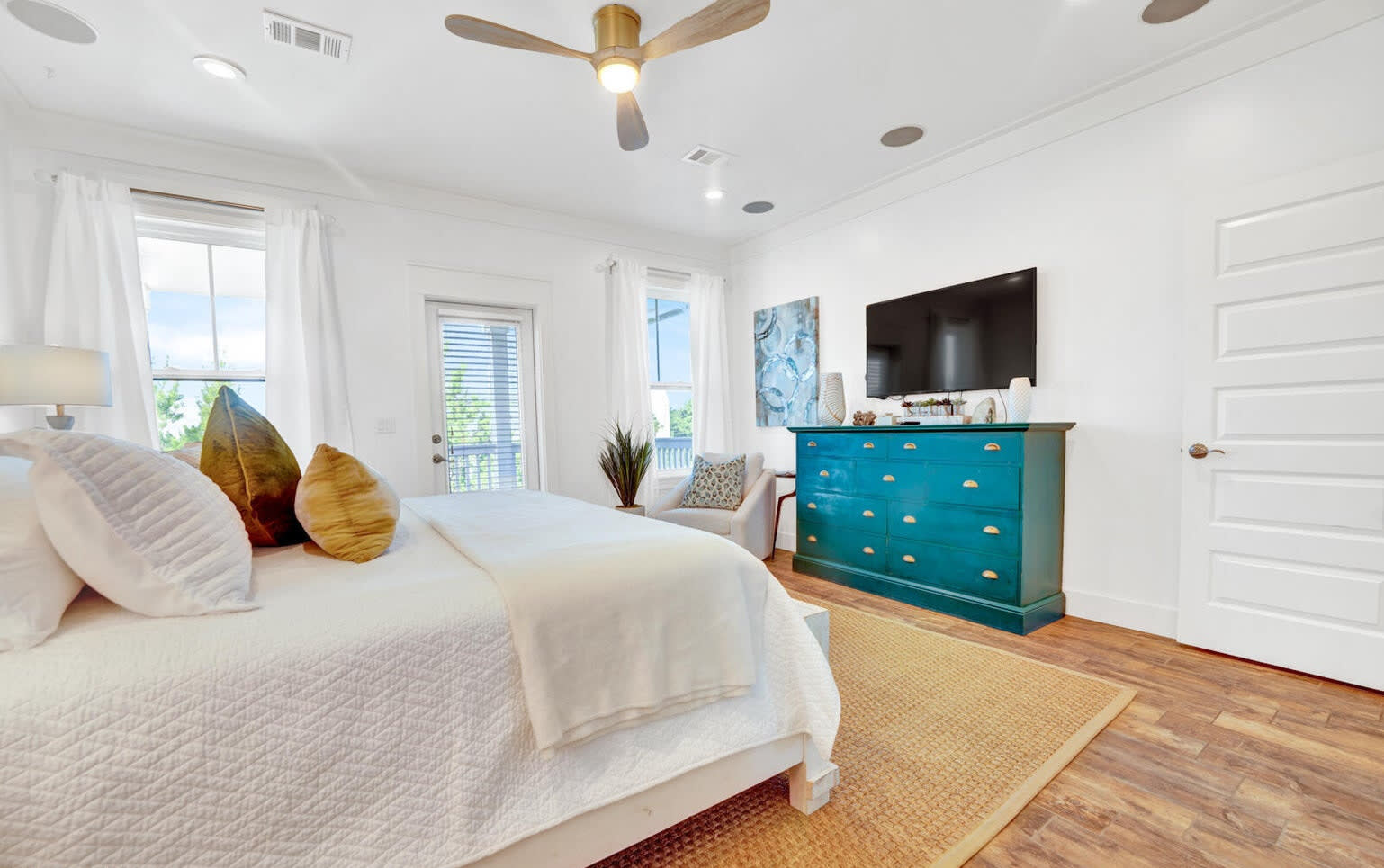 Queen bedroom with ensuite bathroom on the main level