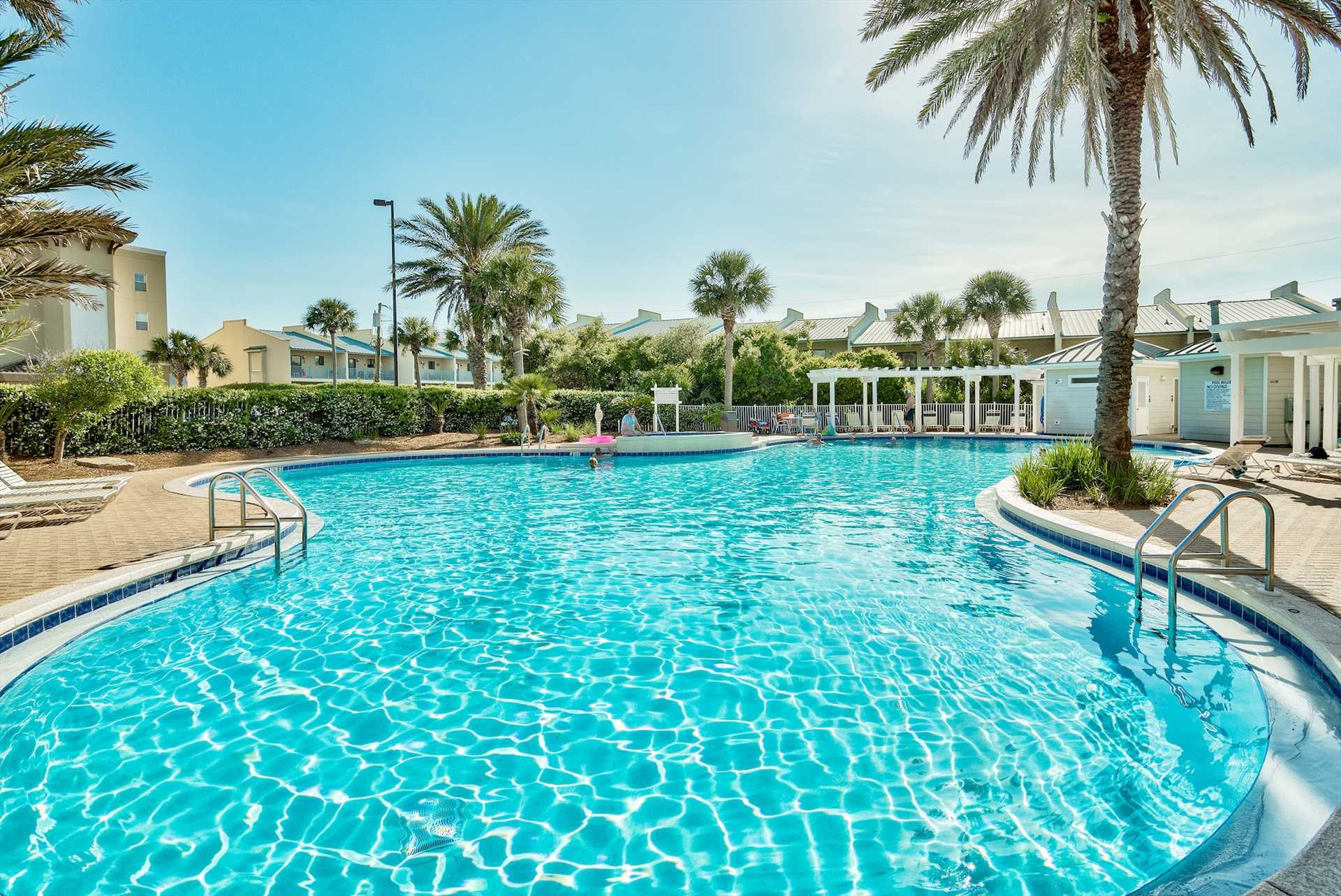Beautiful Lagoon Style Pool Beautiful Lagoon Style Pool
