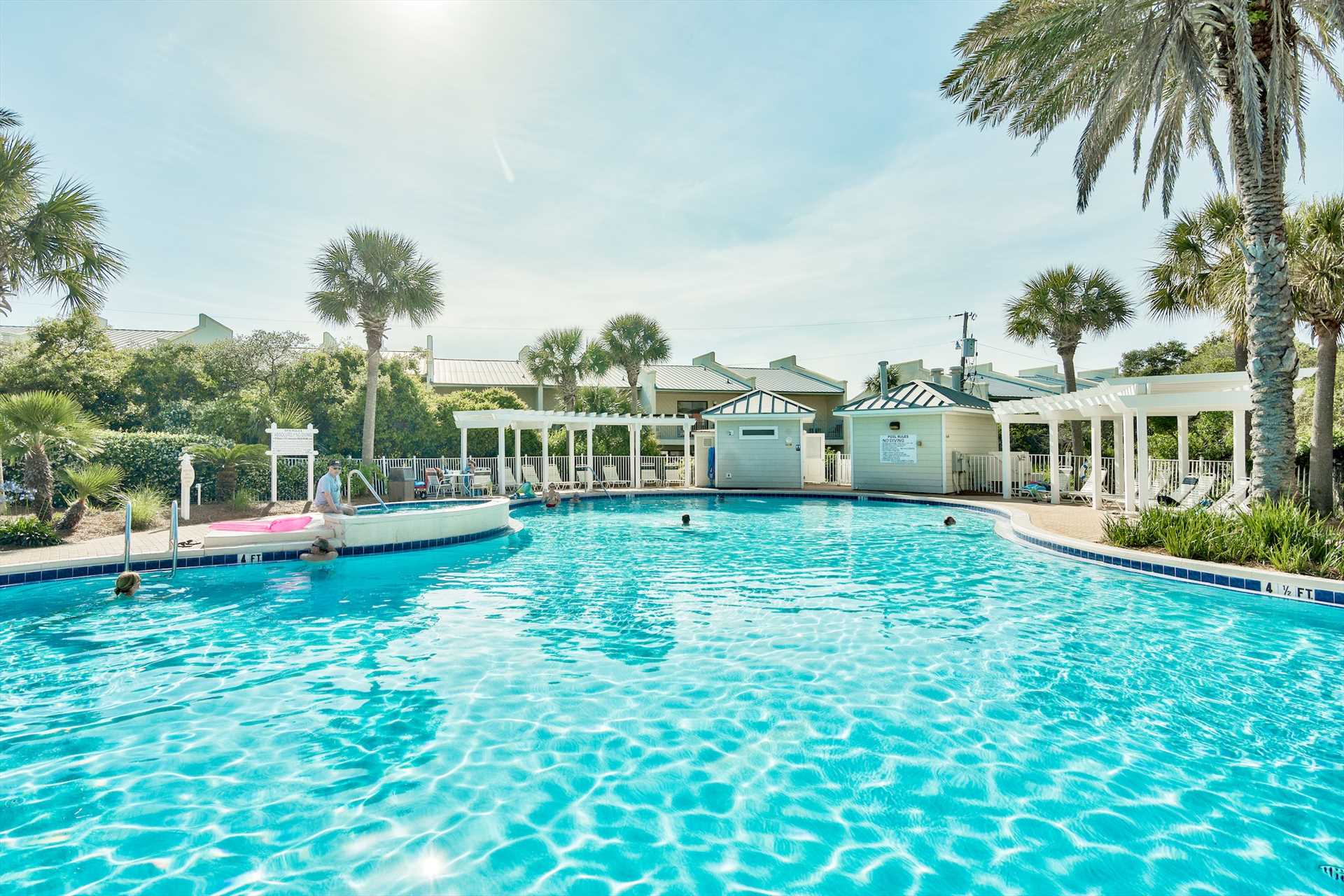 Beautiful Lagoon Style Pool Beautiful Lagoon Style Pool