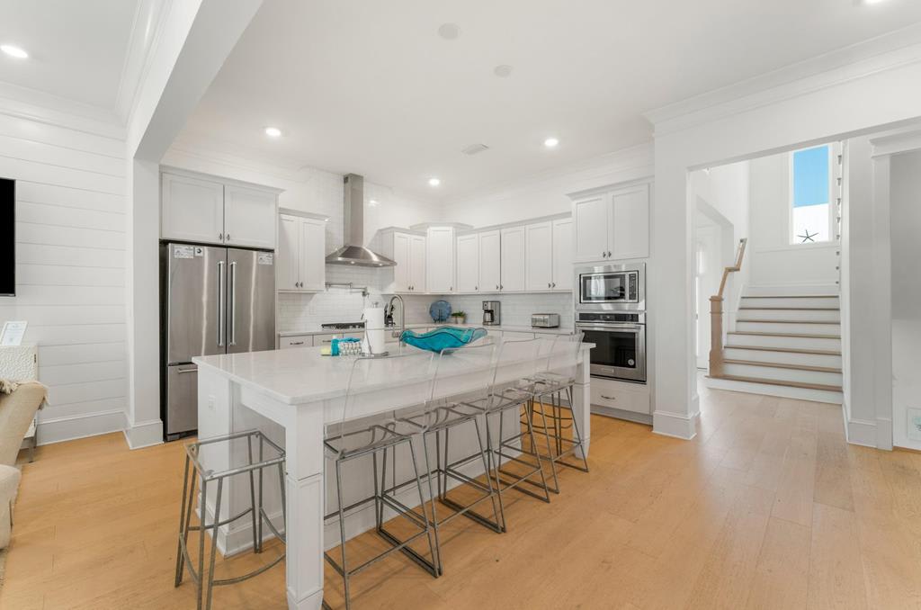 Kitchen with Breakfast Bar