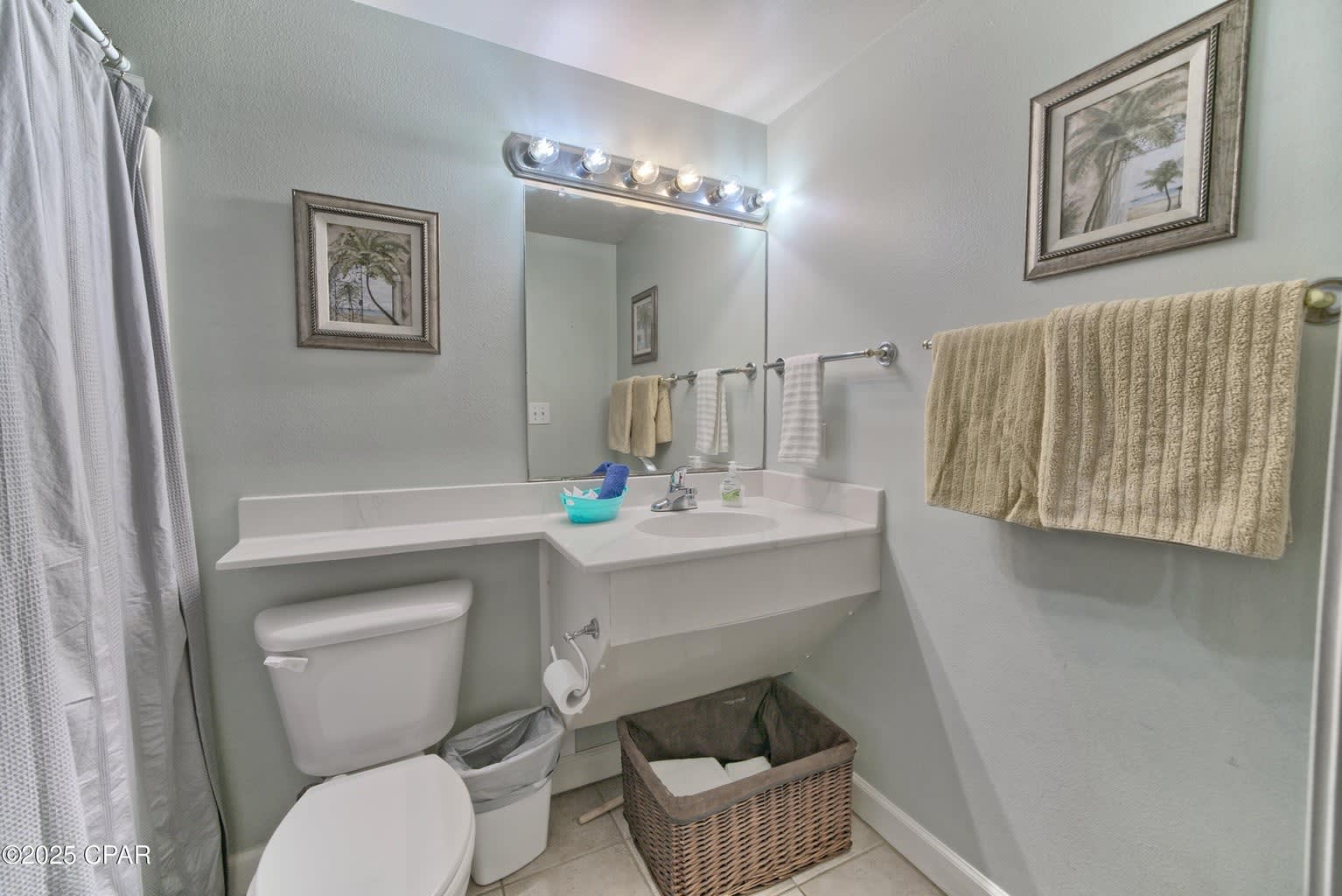 Guest bathroom with tub/shower combo. 