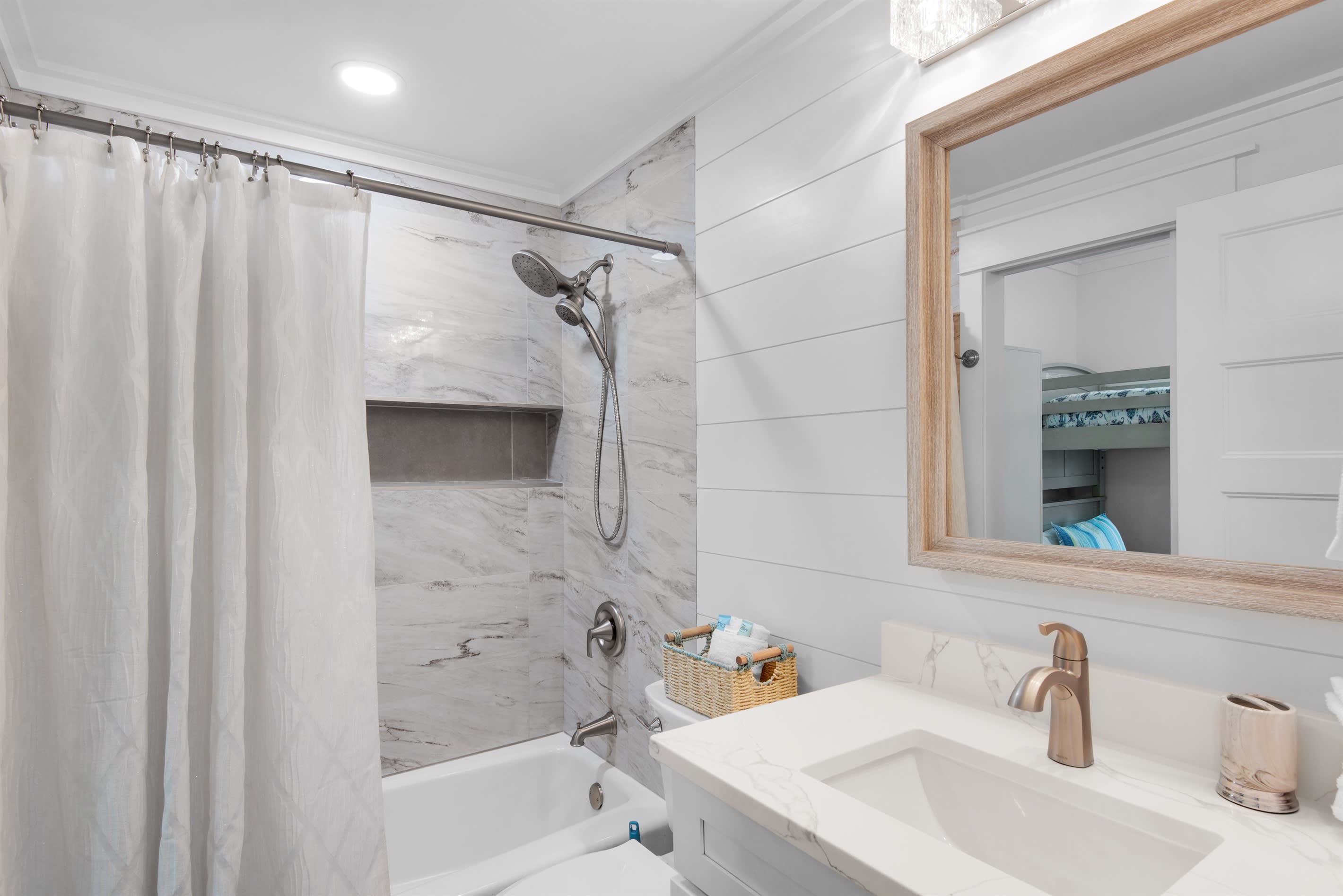 Full bathroom with tub/shower