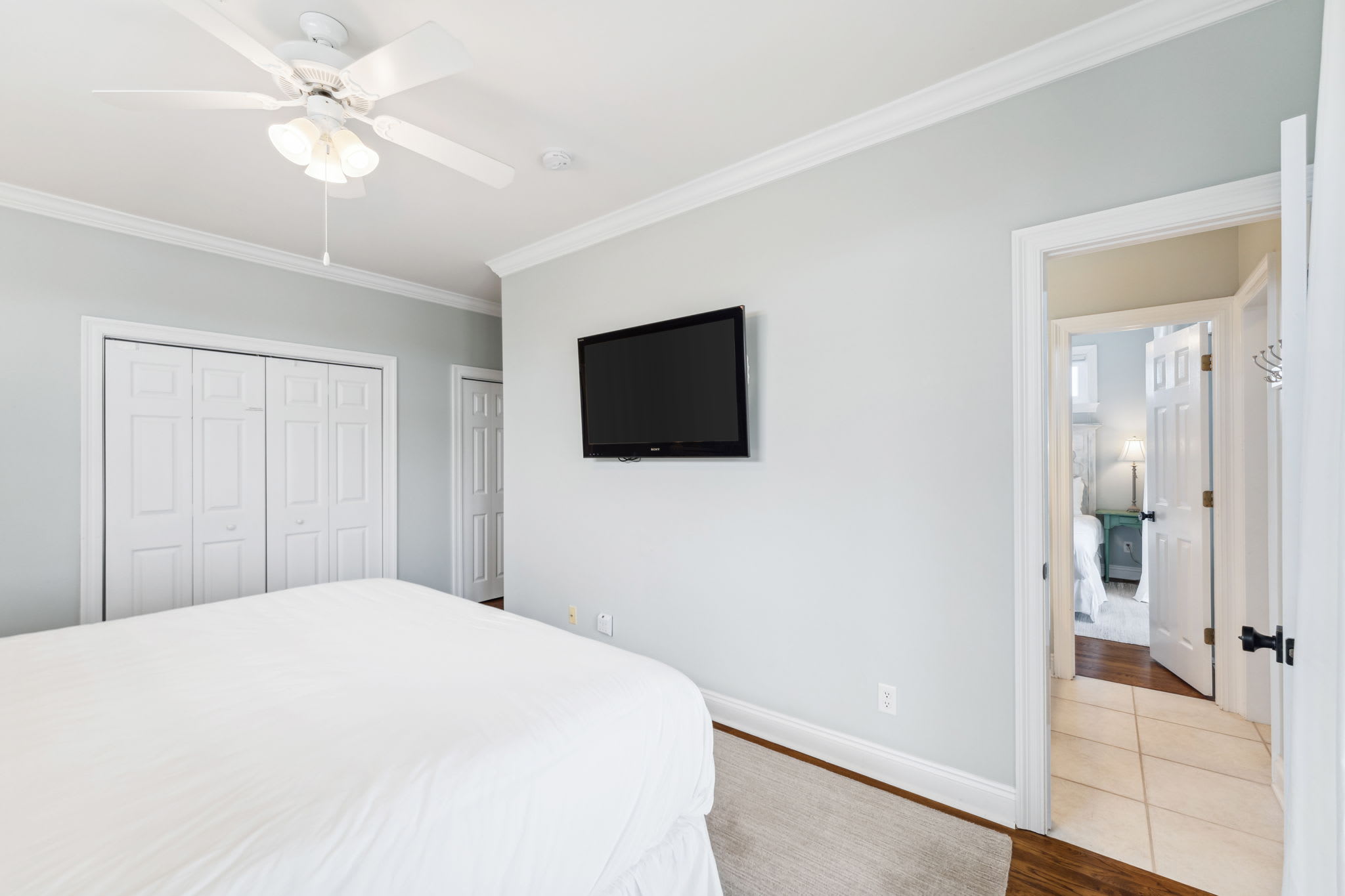 3rd Floor - Guest Suite - King Size Bed