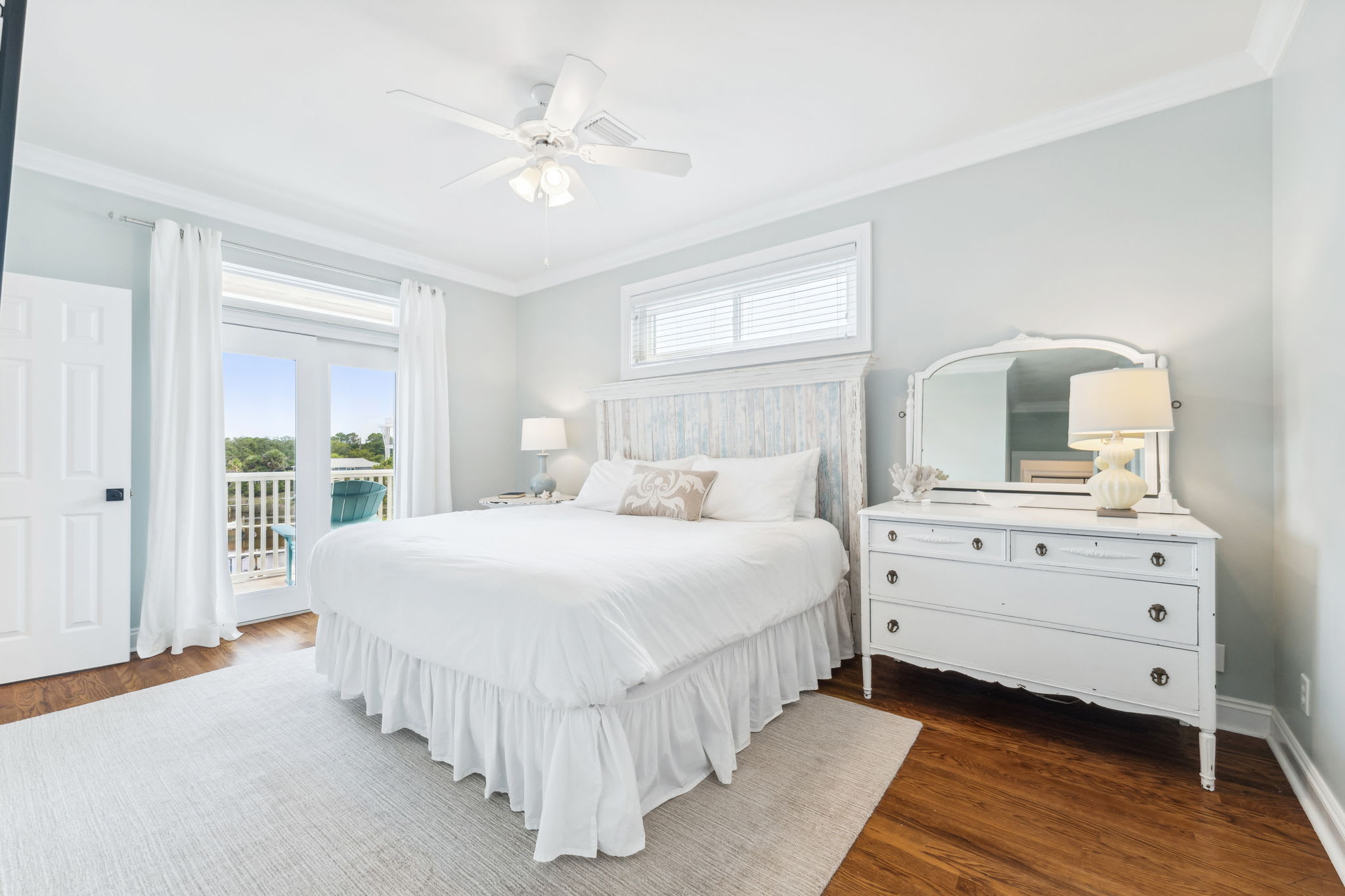 3rd Floor - Guest Suite - King Size Bed