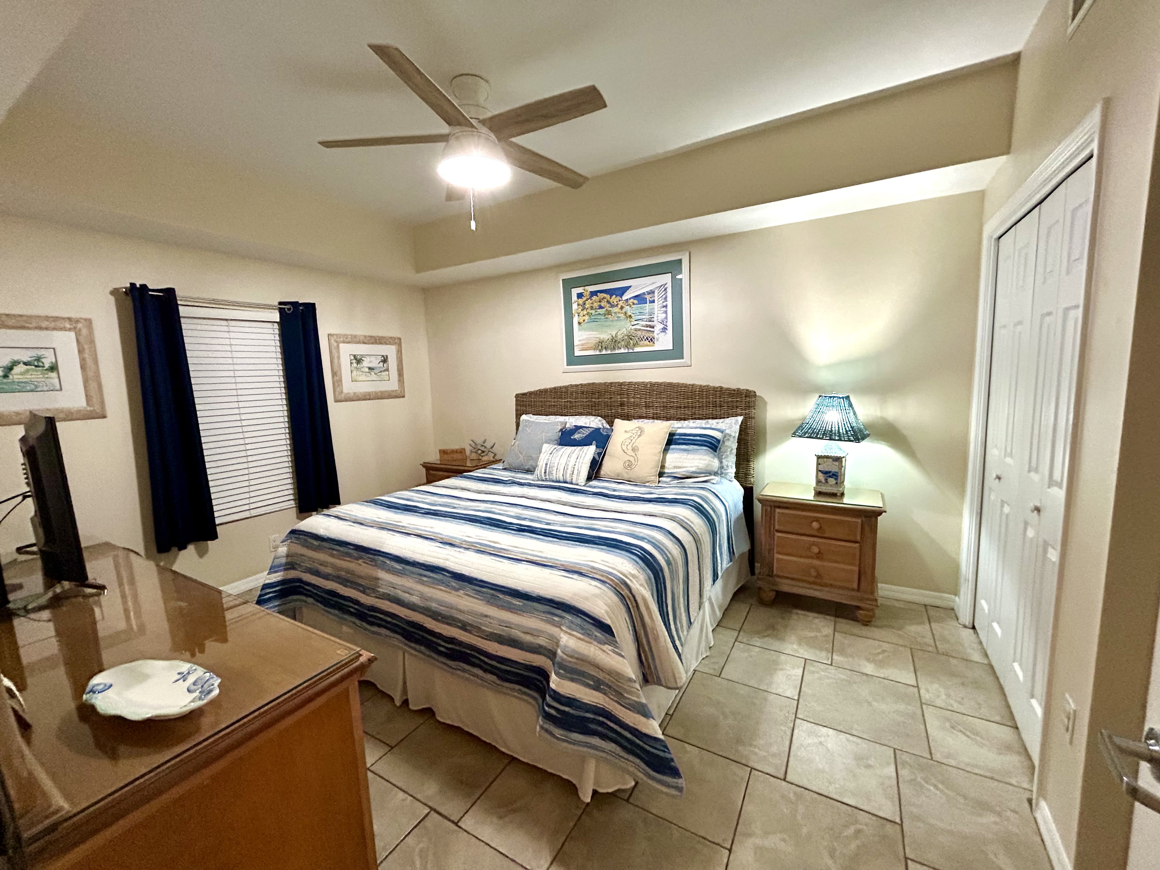 2nd Bedroom (King Bed) with bathroom access